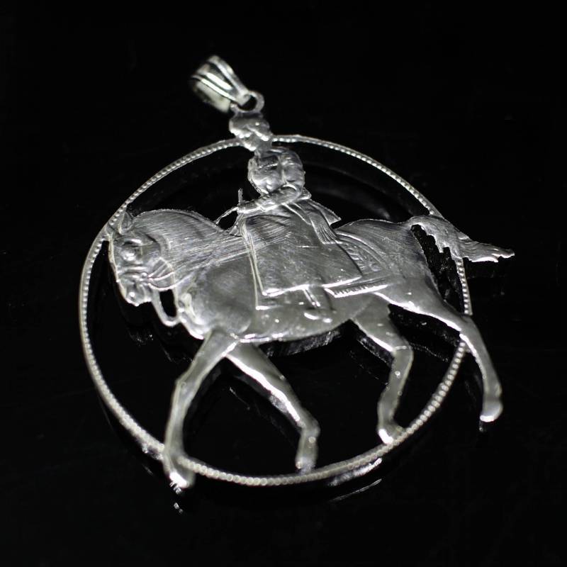 1977 Queen Elizabeth Ii Silver Jubilee Krone, Pferd. Großbritanien Cut Münzen Anhänger Mit Halskette. Hand Geschnitten von CoinsJeweller
