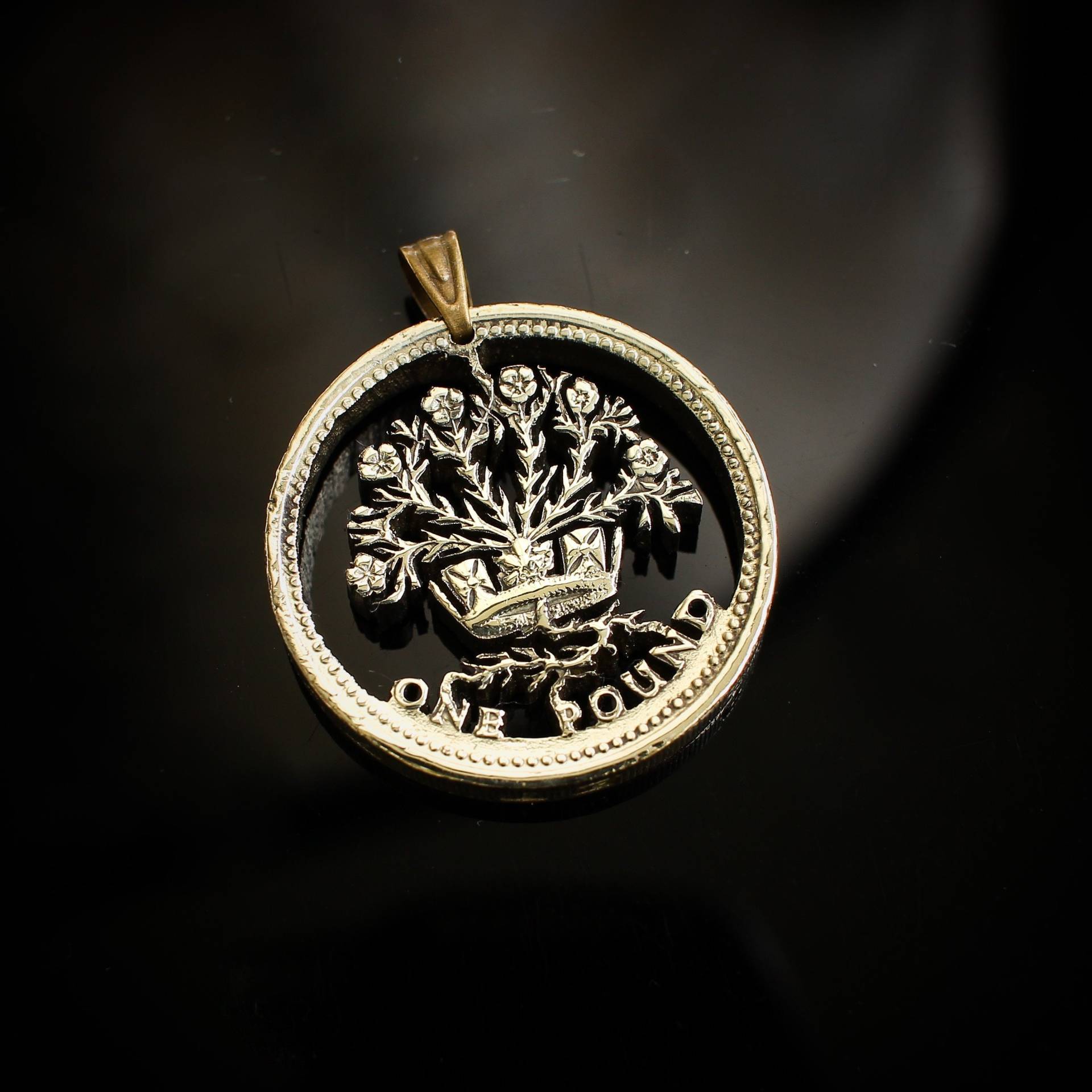 1986 Vereinigtes Königreich Pound Cut Münze Anhänger Mit Halskette Irish Nordirland Flachs British London von CoinsJeweller