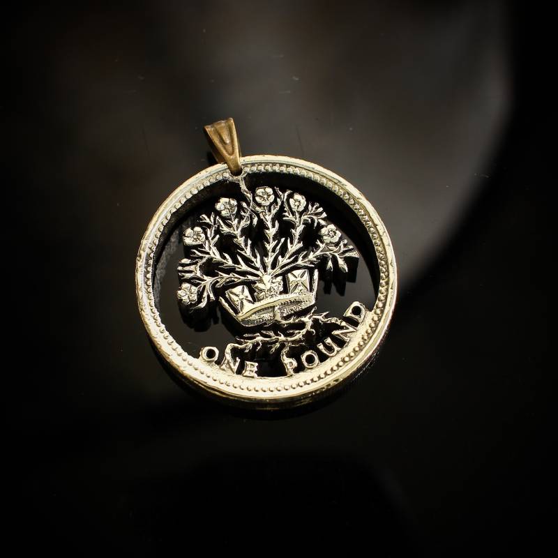 1986 Vereinigtes Königreich Pound Cut Münze Anhänger Mit Halskette Irish Nordirland Flachs British London von CoinsJeweller