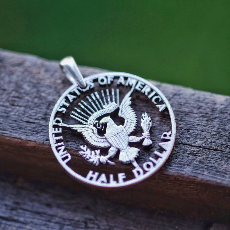 Adler Anhänger & Halbe Dollar Münze Handgeschnitten von CoinsJeweller