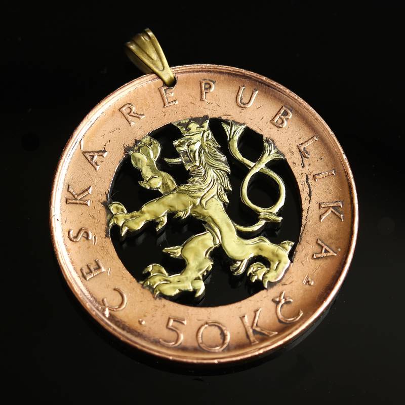 Löwe Tschechien Prag 50 Kronen Detailliert Ausgeschnittener Münzanhänger Mit Halskette 1993Yr 28 Mm von CoinsJeweller