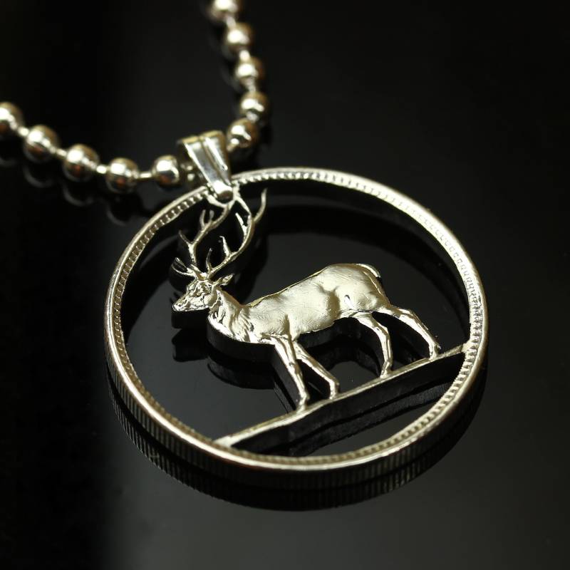 Mauritius 1/2 Rupee Cut Münzanhänger Mit Halskette. Handgeschnittener Hirschbritisch von CoinsJeweller