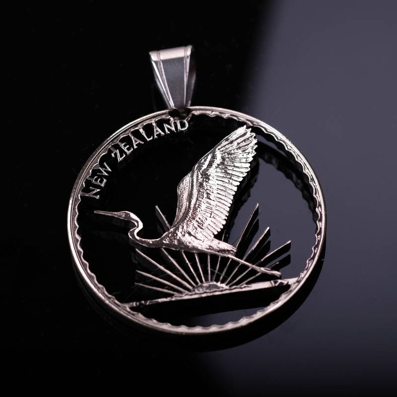 New Zeland 1Dollar Reiher Fliegend in Sonne Münze Anhänger Halskette Detailliert Geschnitten, Schwer Zu Finden Selten von CoinsJeweller