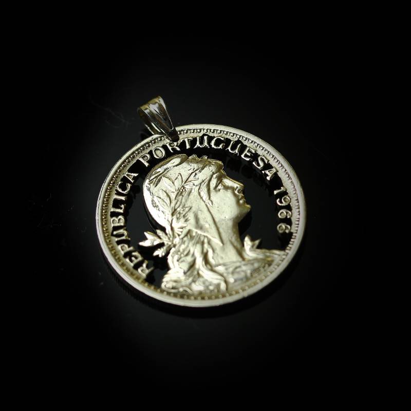Portugal 50 Centavos Cut Coin Anhänger Mit Halskette Dame Lissabon Porto Braga von CoinsJeweller