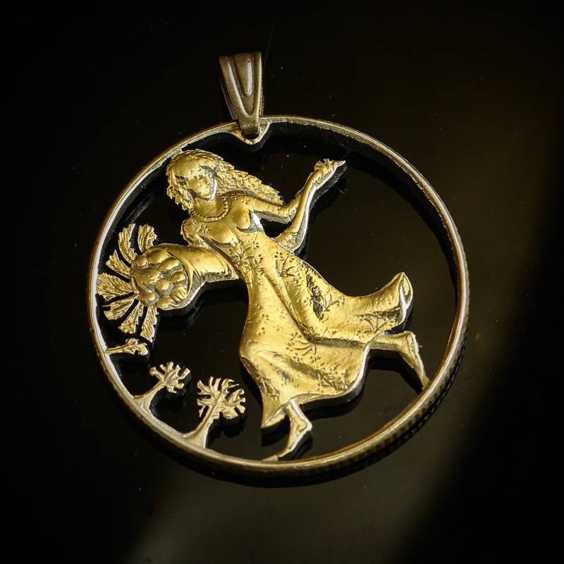 San Marino 200 Lire Frau Nach Links Haltend Füllhorn Münze Anhänger Mit Halskette von CoinsJeweller