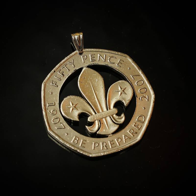 Uk 50 Pence Lilie, Christliches Zeichen, Cut Coin Anhänger Mit Halskette von CoinsJeweller