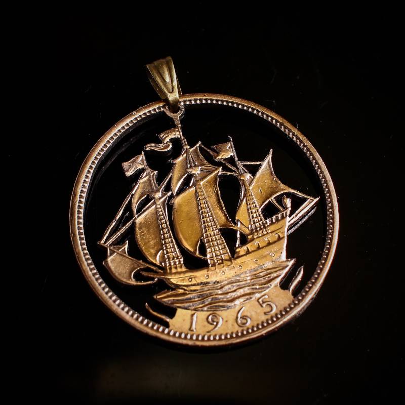 Uk Great Britain 1/2 Penny Cut Münze Anhänger Mit Halskette Golden Hind Schiff British England von CoinsJeweller