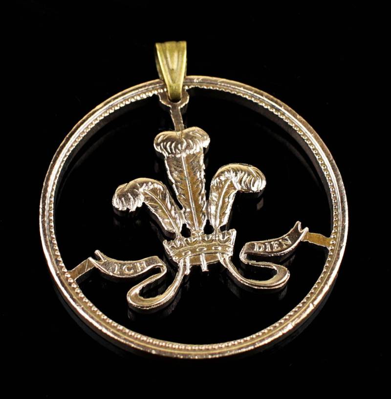 Uk Großbritannien 2 Pence Cut Münzanhänger Mit Halskette Badge Prince Wales Plume Strauß. Hand Geschnitten von CoinsJeweller