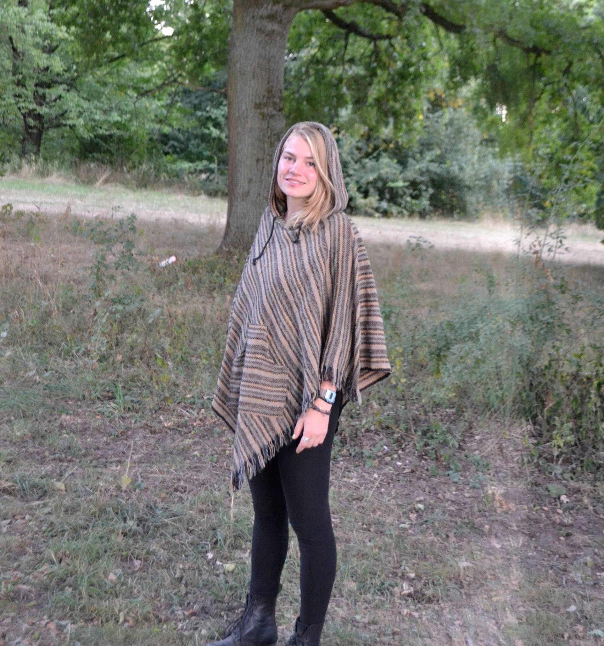 Hippie Wolle Basic Cosy Warm Poncho Mit Kapuze, Unissex Handgestrickte Erdtöne W/Fransen, Kapuze Boho Casual Wrap, Modest Festival Outfit von Coisas4u