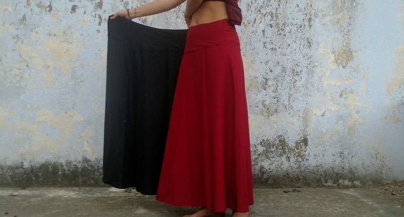 Langer Reversibler Atmungsaktiver Wickelrock, Boho 100% Baumwolle Zwei-In-Eins-Reiserock, Mühelose, Vielseitige, Verstellbare Taille Rot & Schwarz von Coisas4u