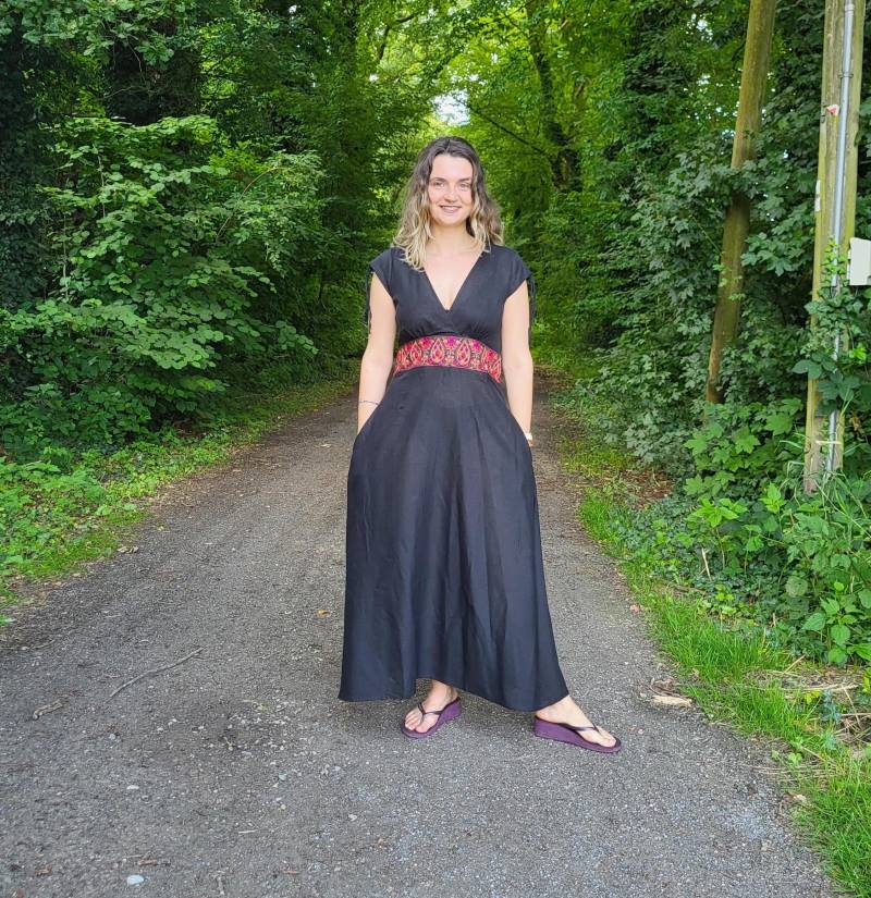 Langes Kleid Aus 100% Baumwolle Flowy Pocket Boho Schwarze Tunika Stickerei Verstellbare Flügelärmel & Taille Maxi Entspanntes Eu 38-46 von Coisas4u