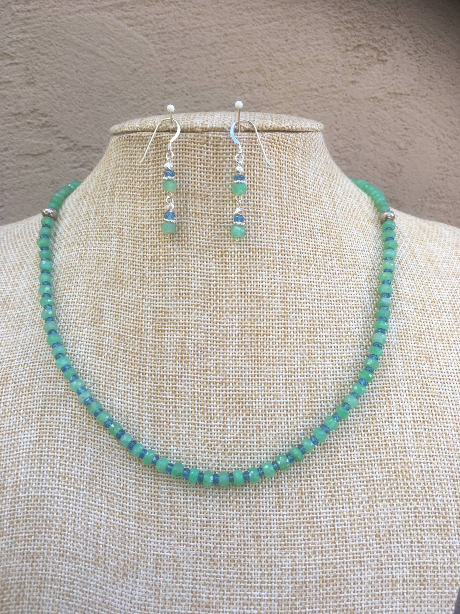 Chrysoprase, Neon Apatite, Sterling Silber Halskette Und Ohrringe Chrysoprase, Neon Apatite, Sterling Silber Halskette Und Ohrringe von CokGuzel