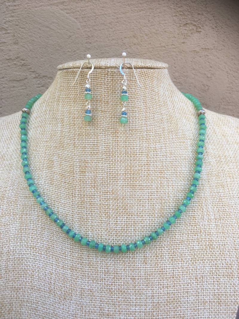 Chrysoprase, Neon Apatite, Sterling Silber Halskette Und Ohrringe Chrysoprase, Neon Apatite, Sterling Silber Halskette Und Ohrringe von CokGuzel