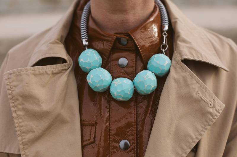 Maslina Turquoise - Handgemachte Holzperlen in Türkis Auf Gestreiftem Sportlichem Seil von ColarabyME