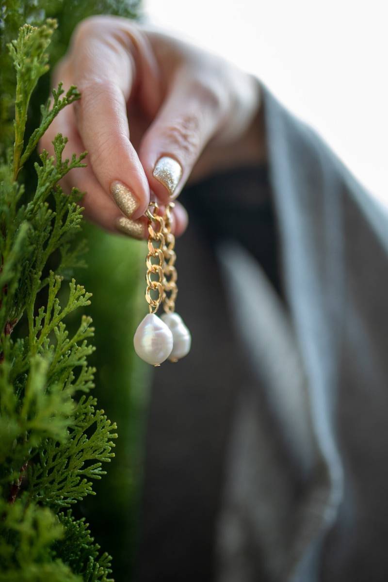 Perlyna #13 Barocke Perlenohrringe Mit Goldener Kette von ColarabyME