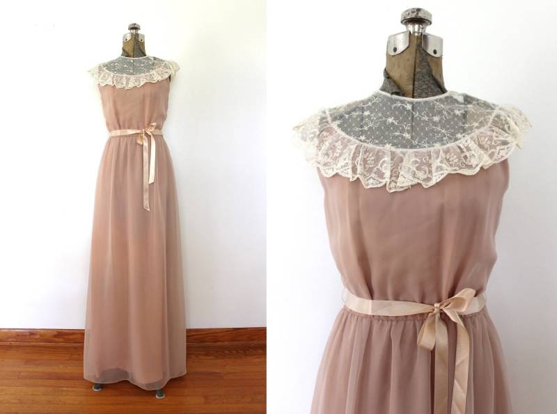 70Er Maxi Kleid/Mokka Braun Tan Und Spitze Halsausschnitt Rüschen Brautjungfer von Coldfish
