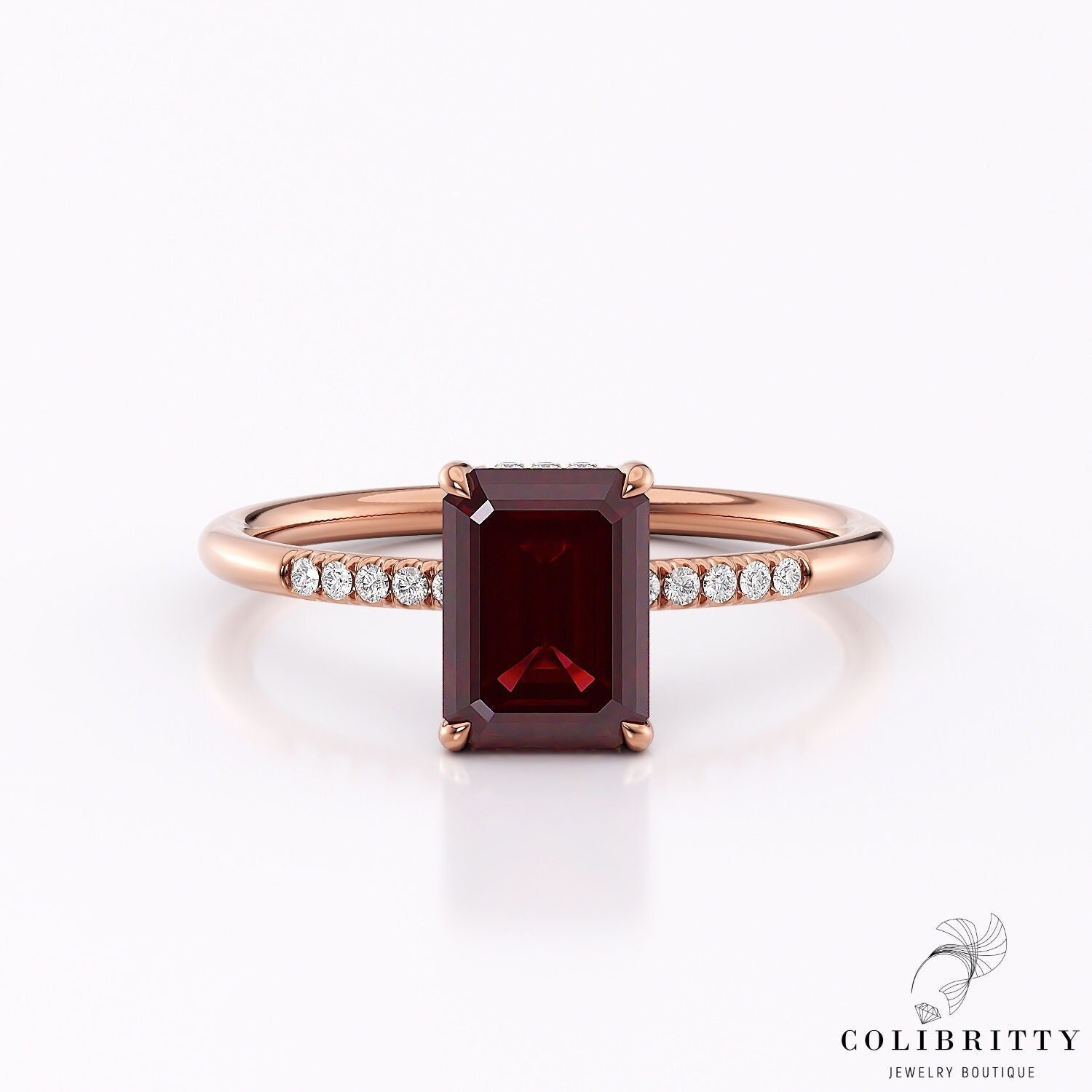 Rosegold Rubin Verlobungsring Smaragdschliff Großer Roter Edelstein Mit Verstecktem Heiligenschein Und Pave Aus Echten Diamanten von Colibritty