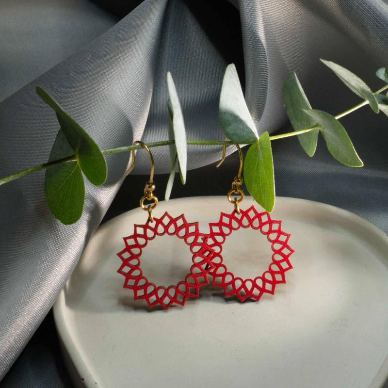 Hängeohrringe Aus Holz in Blumenform, Boho Ohrringe, Handmade Geschenkidee Frauen, Umweltfreundlich Geölte Holzohrringe von Colicor
