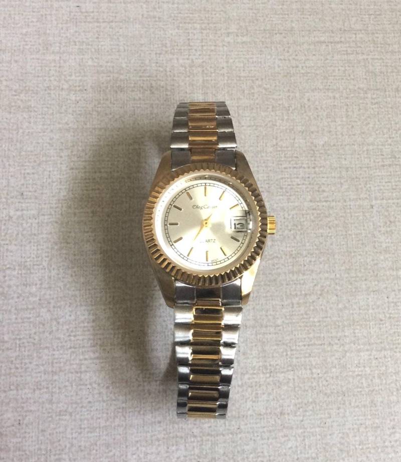 Oleg Cassini Damen Armbanduhr Runde Silber Datum Zifferblatt Auf Zweifarbiges Stretch Band Neue Unbenutzte Vintage Zeitmesser Neuwertig Seltener Fund von CollectiblechaosUS