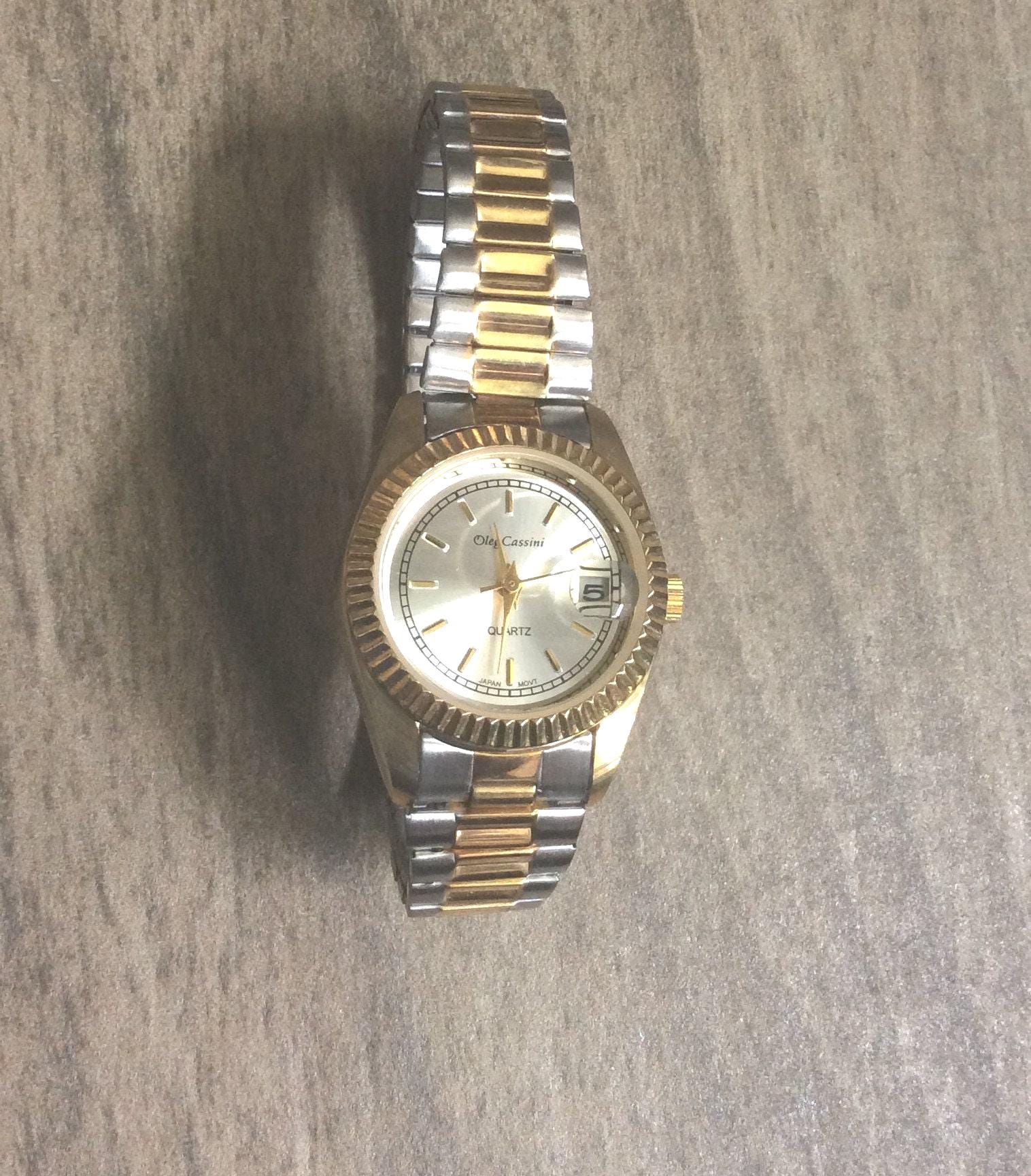 Oleg Cassini Damen Gold Stretch Band Uhr Mit Einem Runden Schwarz, Leicht Zu Lesen Zifferblatt Vintage Mint Zustand Hochwertige Uhr von CollectiblechaosUS