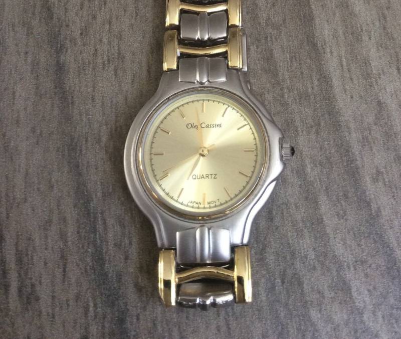 Oleg Cassini Herren Hochwertige Uhr Rundes Gold Zifferblatt Auf Zweifarbige Linked Band Vintage in Mint Zustand Selten Bereit Zu Schätzen Und von CollectiblechaosUS