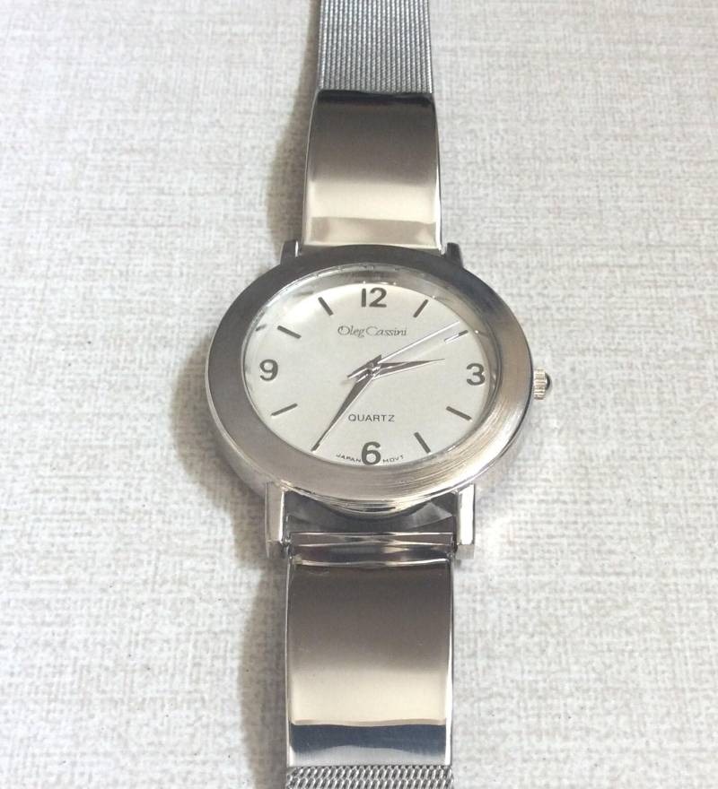 Oleg Cassini Uhr Rundes Silbernes Zifferblatt Leicht Auf Einem Silbernen Mesh-stil Band Zu Lesen Mint Vintage Seltener Fund von CollectiblechaosUS