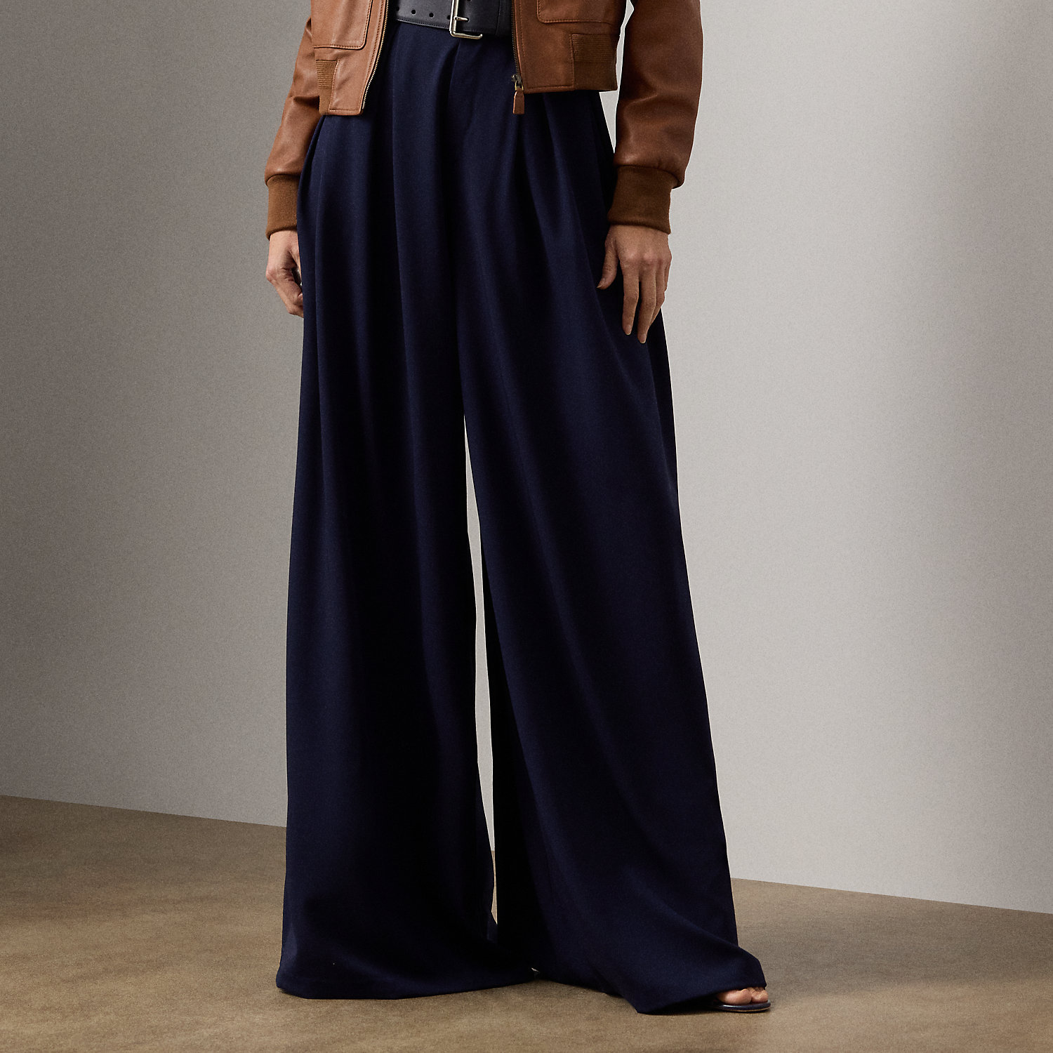 Bundfaltenhose Greer aus Wollgabardine von Collection