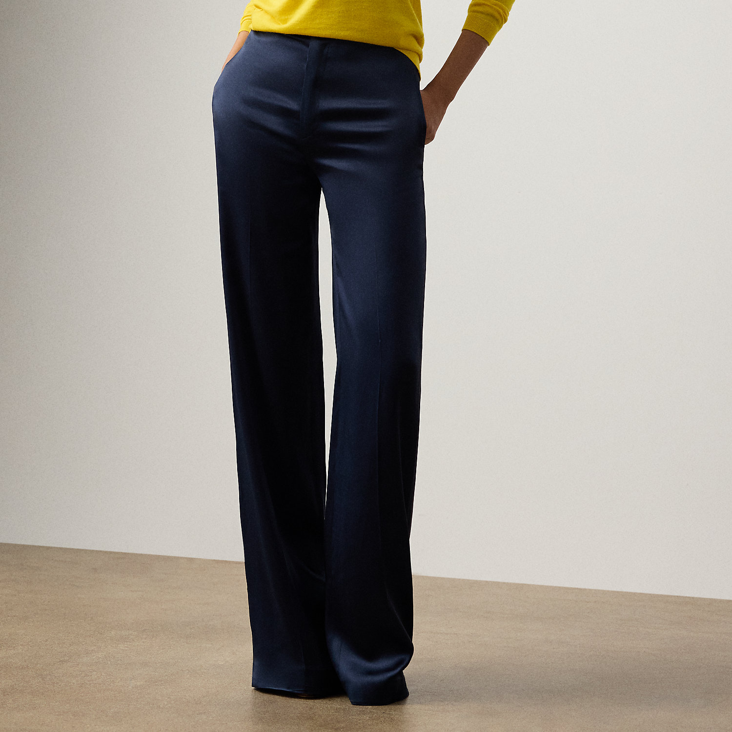 Hose Dean aus Stretchsatin von Collection