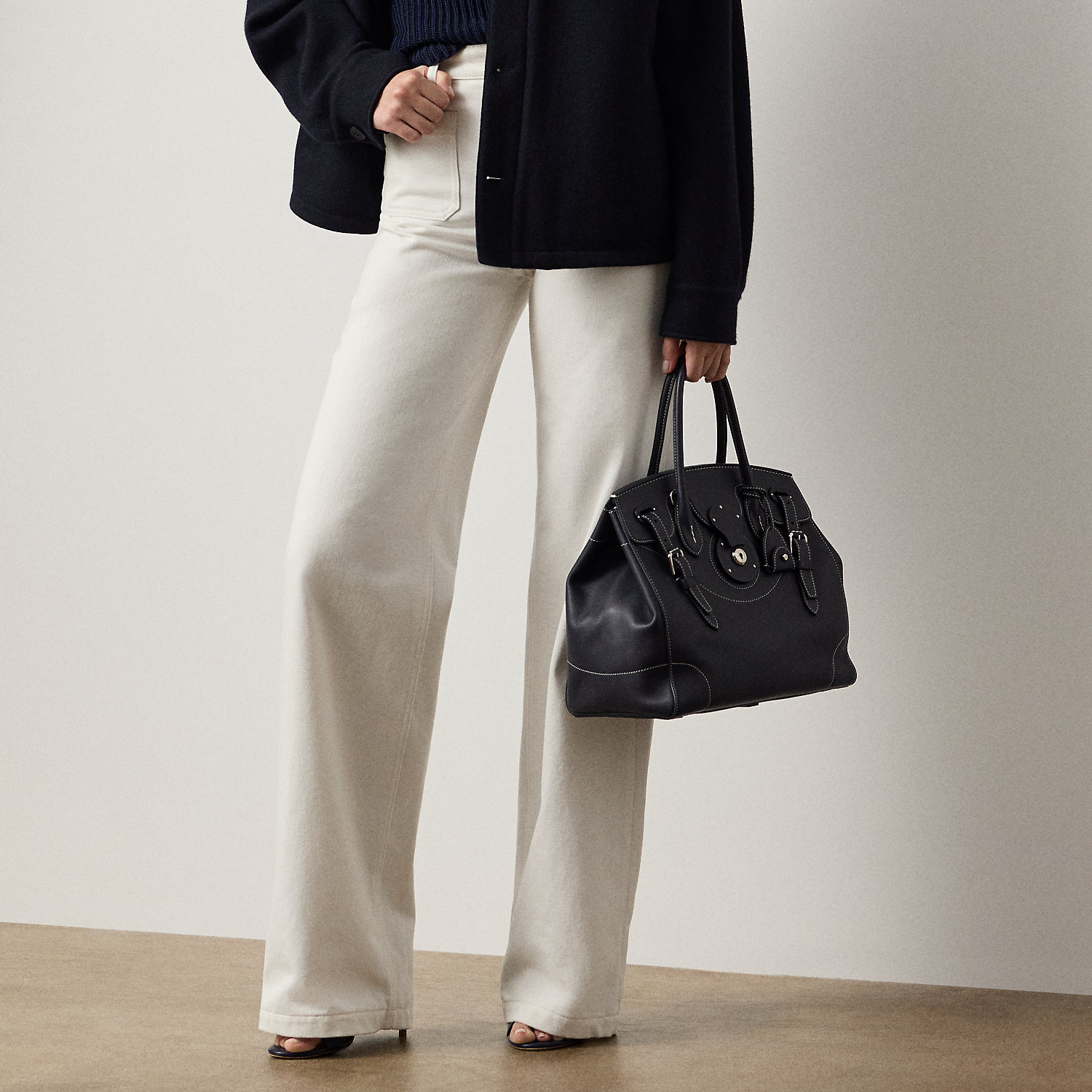 Jeans Dylon mit ausgestelltem Bein von Collection