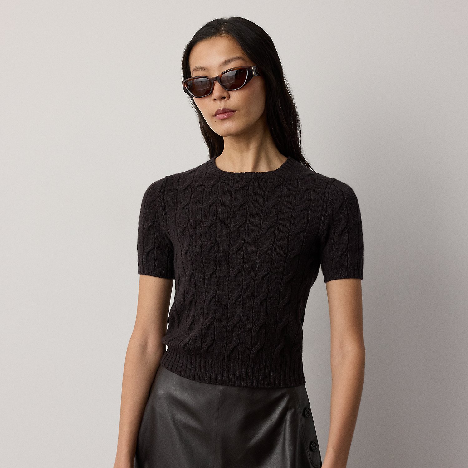 Kurzer Kaschmirpullover mit Zopfmuster von Collection