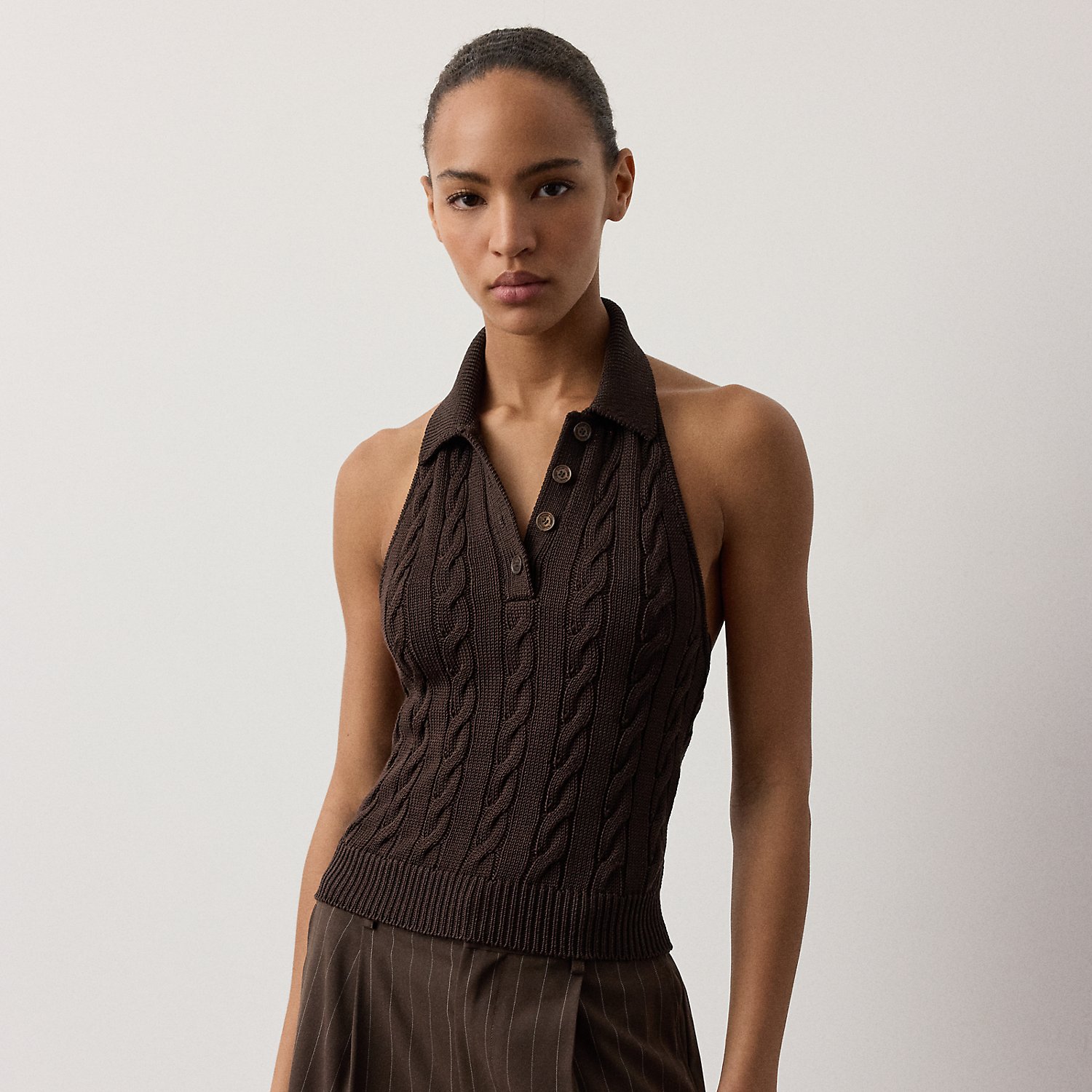 Neckholder-Polo-Pullover mit Zopfmuster von Collection