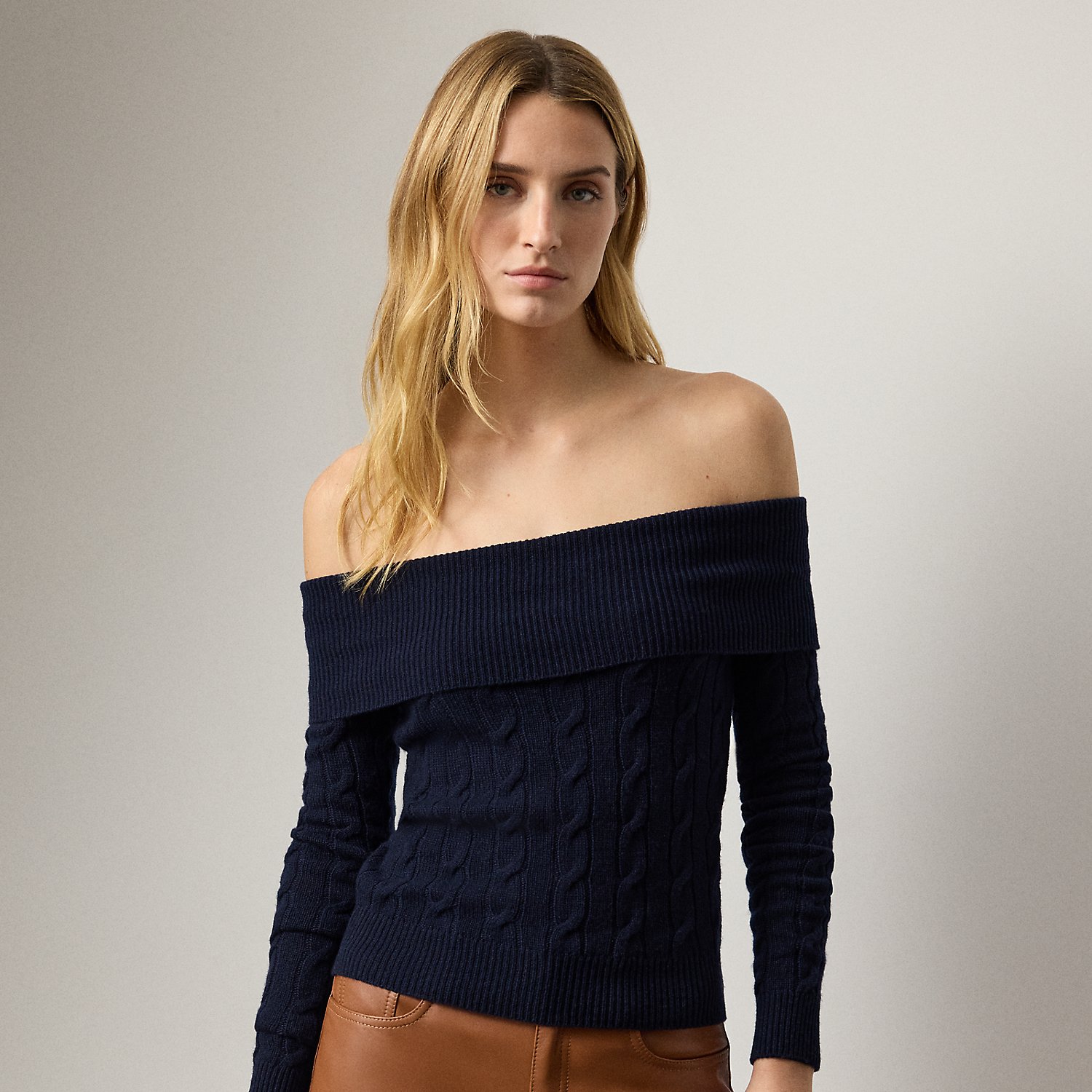 Schulterfreier Pullover mit Kaschmir von Collection