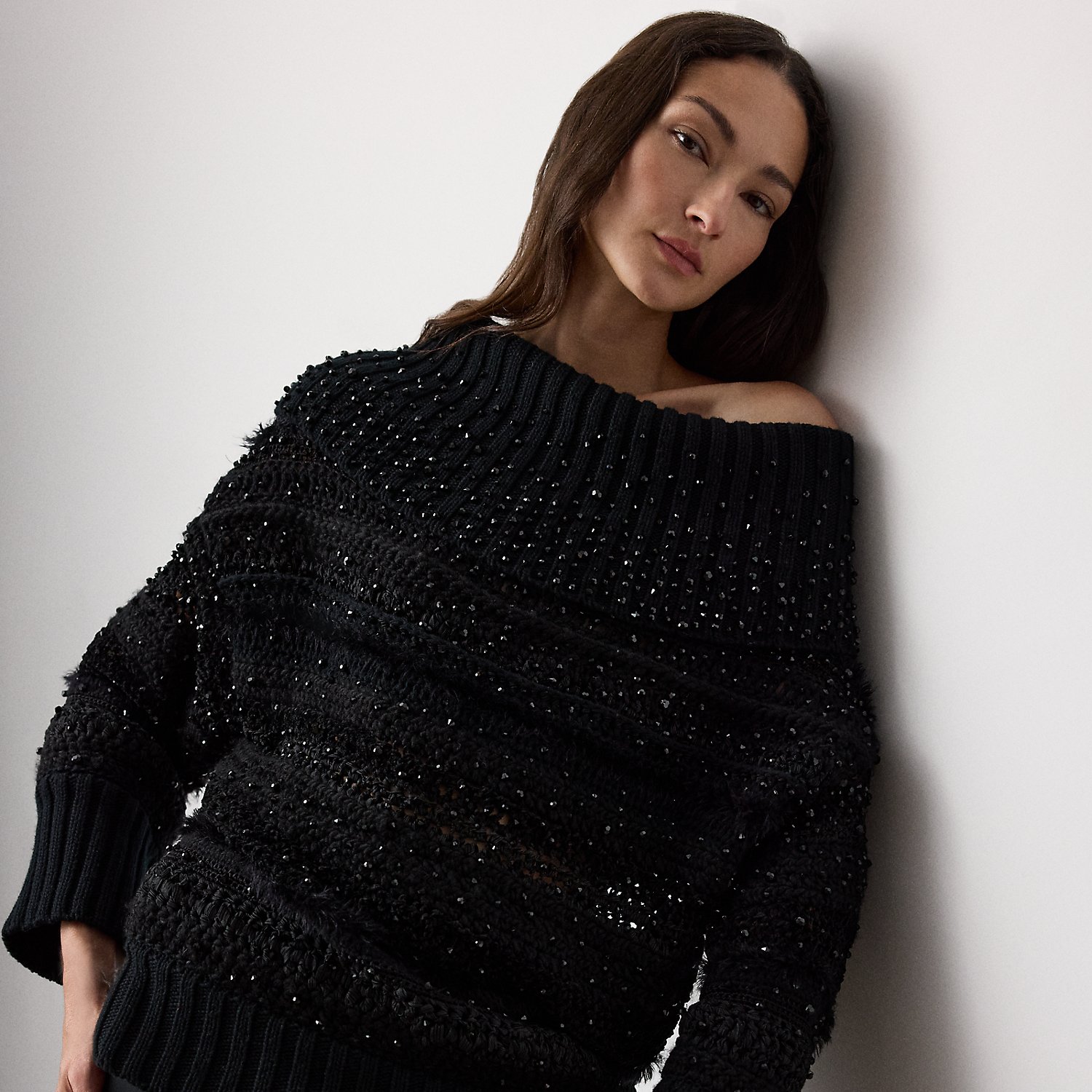 Schulterfreier Pullover mit Verzierung von Collection