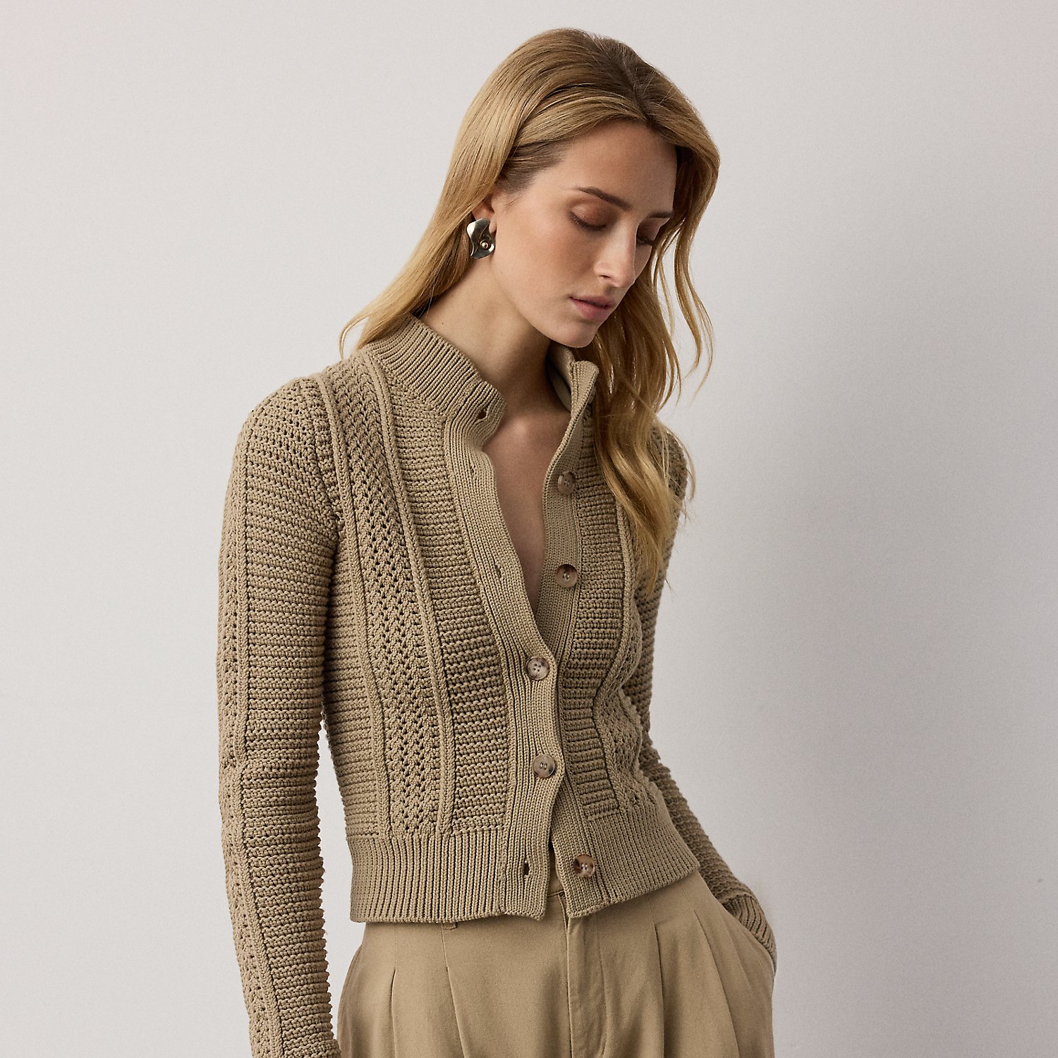 Strickjacke mit Halbrollkragen von Collection