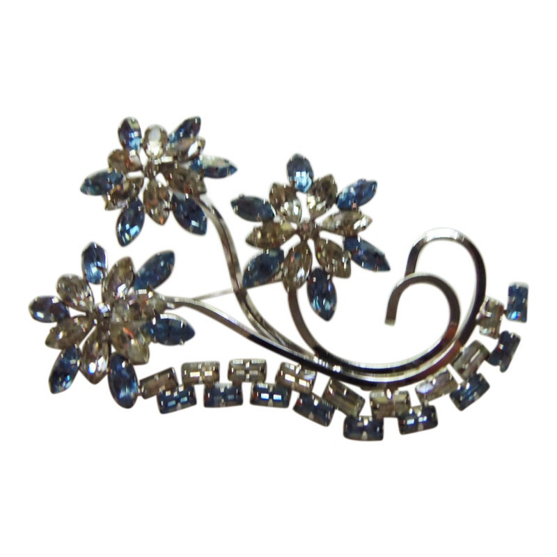 Blau Strass Blume Pin/Brosche Vintage 1950 Stern Kunst Sterling Silber Braut Pin Blau Strass Blume Pin/Brosche Vintage 1950 Stern Kunst Sterling Silber Braut Pin von CollectionsbyAnn