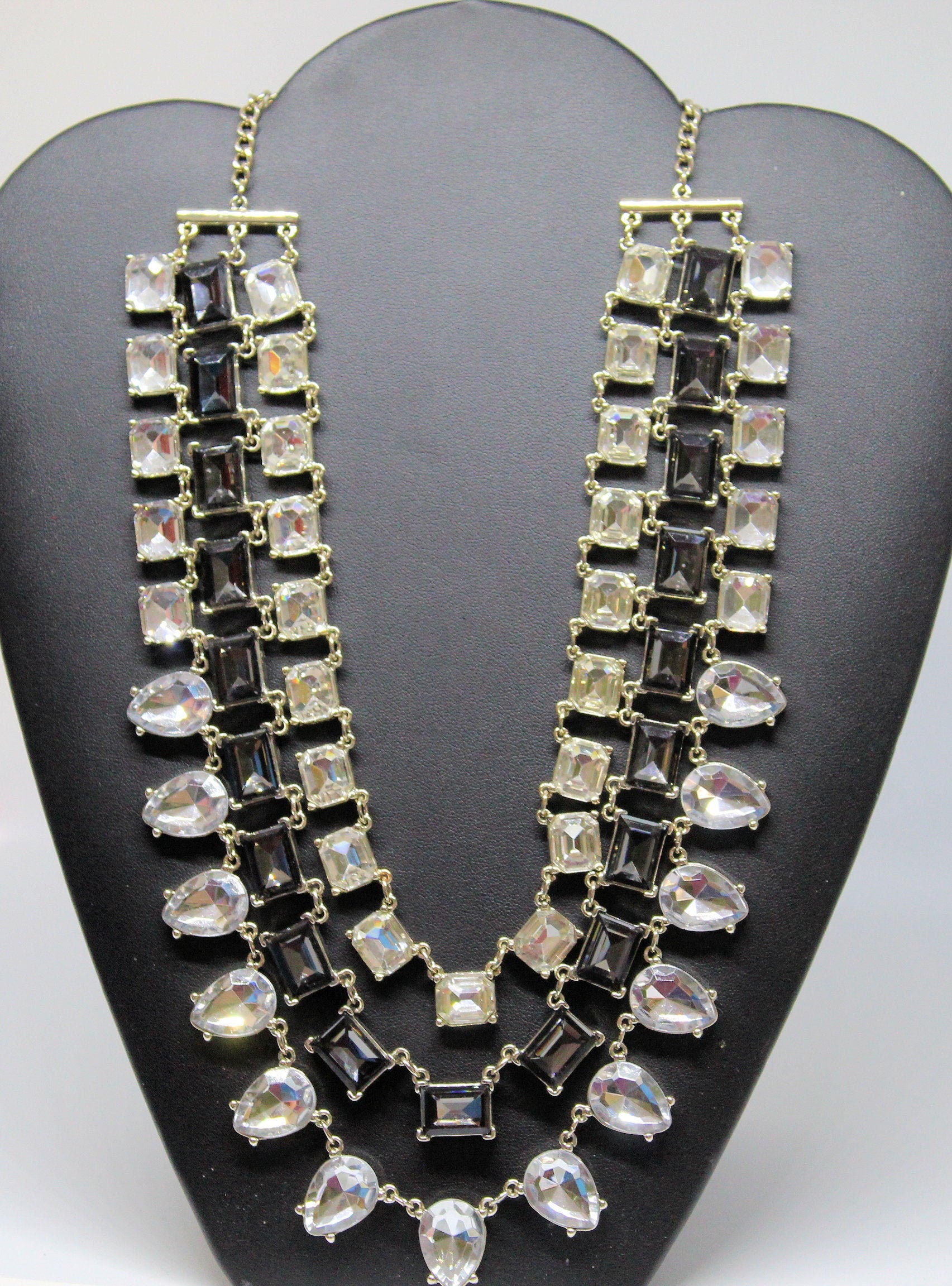 Glas Kristall Multi Strand Statement Halskette - Grau, Schwarz & Weiß von CollectionsbyAnn