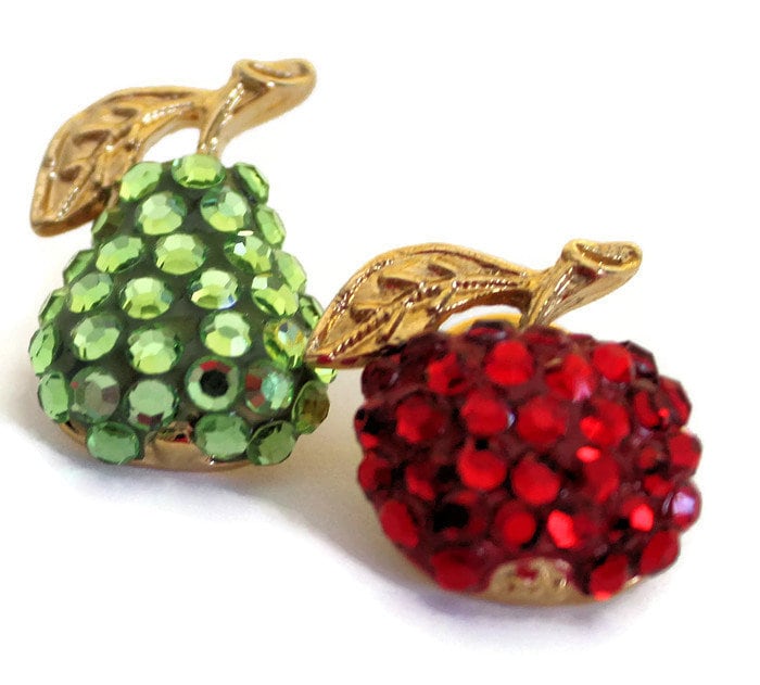 Suzanne Bjontegard Vintage Sequin Fruit Pins Birne & Kirsche Anstecknadeln Suzanne Bjontegard Vintage Sequin Fruit Pins Birne & Kirsche Anstecknadeln von CollectionsbyAnn