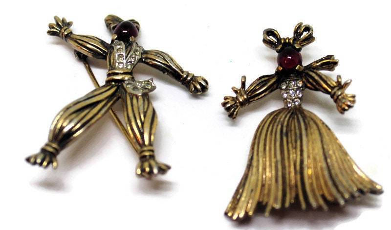 Vintage Krone Trifari Rintintin Und Nenette Figur Broschen 1940Er Jahre Strass Pins von CollectionsbyAnn