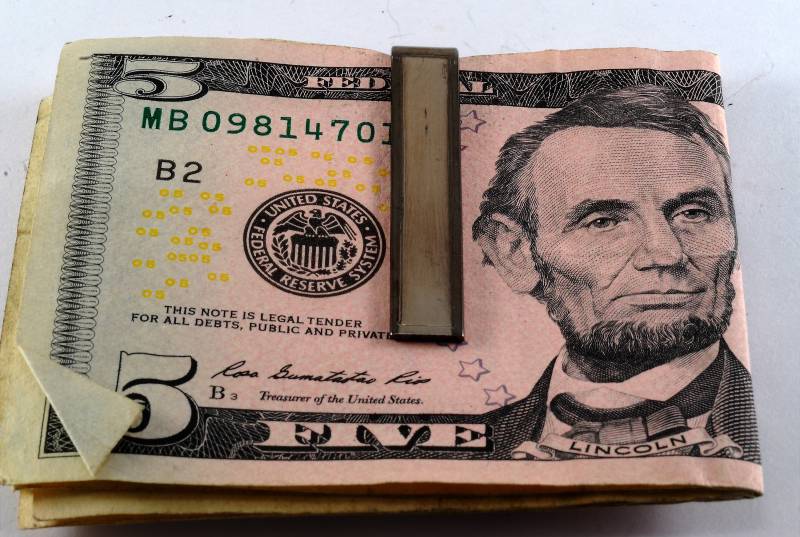 2 Stück Vintage Gumetal Überzogene Messing Dünne Geldscheinklammern New Old Stock von CollectorsUtopia