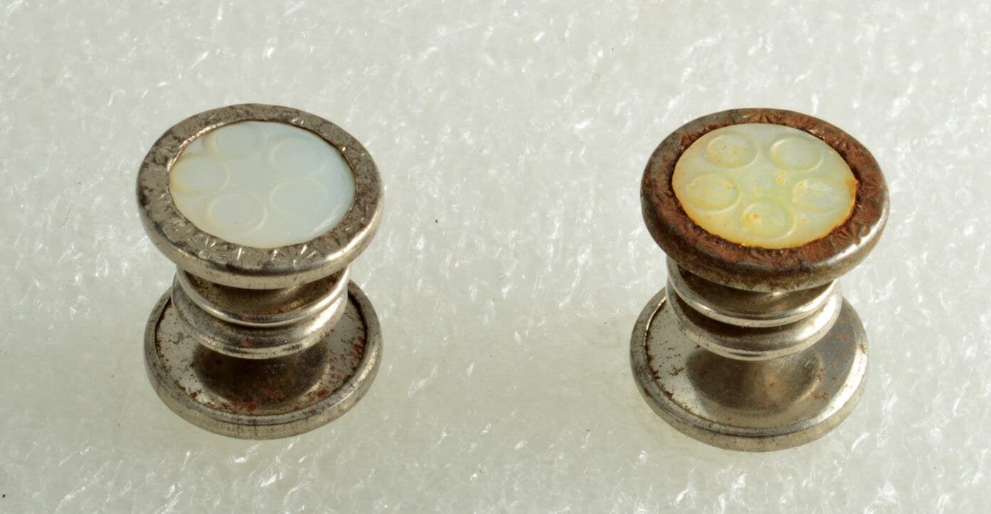 Antike Mutter Der Perle Auf Verchromten Stahl Runde Manschettenknöpfe Snap Zusammen 1920 von CollectorsUtopia