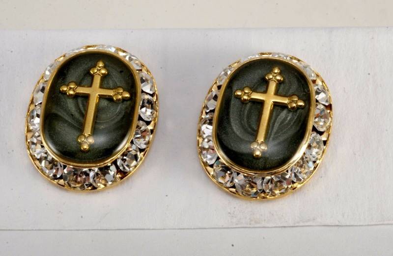 Gold Ton Eingebettetes Kreuz in Acryl Manschettenknöpfe Oval W Strass New Old Stock Grüner Hintergrund von CollectorsUtopia