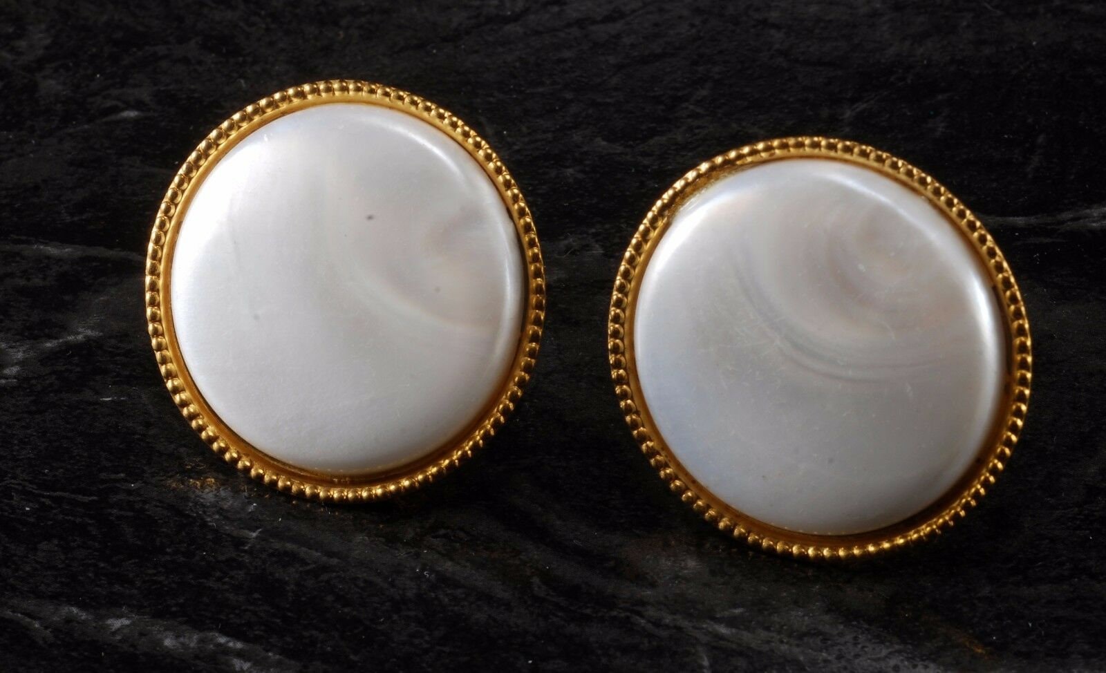 Vintage Antike Weißes Glas Oder Schale Auf Vergoldeten Stahl Runde Manschettenknöpfe Nos von CollectorsUtopia