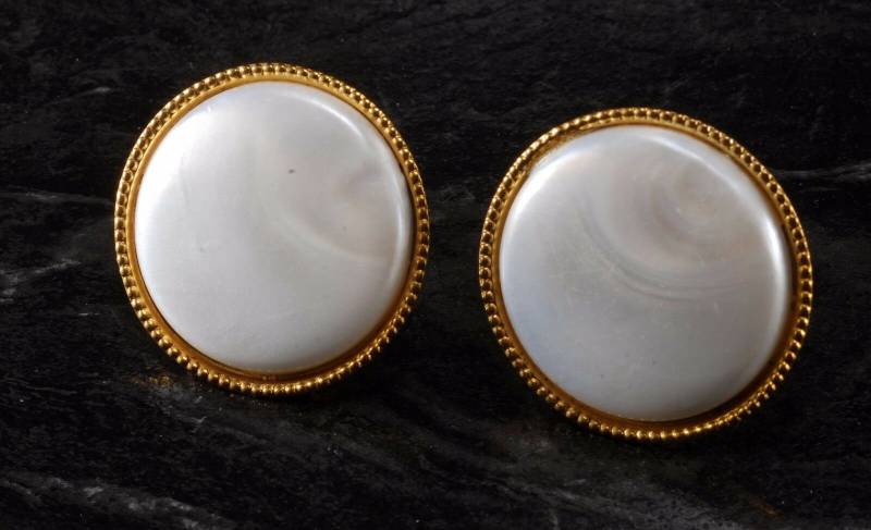 Vintage Antike Weißes Glas Oder Schale Auf Vergoldeten Stahl Runde Manschettenknöpfe Nos von CollectorsUtopia