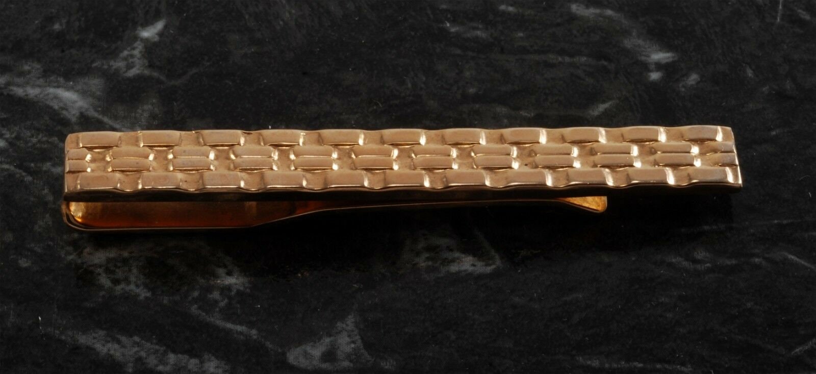 Vintage Pionier Krawattenklammer Breite Rollo Muster Vergoldet Messing Neu Alte Lager von CollectorsUtopia