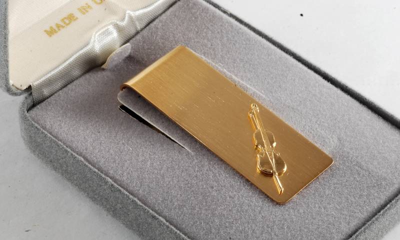 Vintage Sammlerstück Vergoldete Messing Cello Musik Geldscheinklammer New Old Stock in Box von CollectorsUtopia