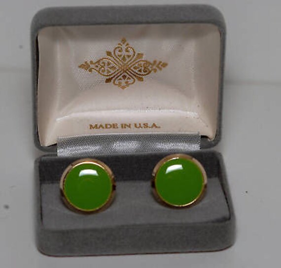 Vintage Vergoldete Messing & Grüne Emaille Manschettenknöpfe 1970Er Jahre New Old Stock in Box von CollectorsUtopia