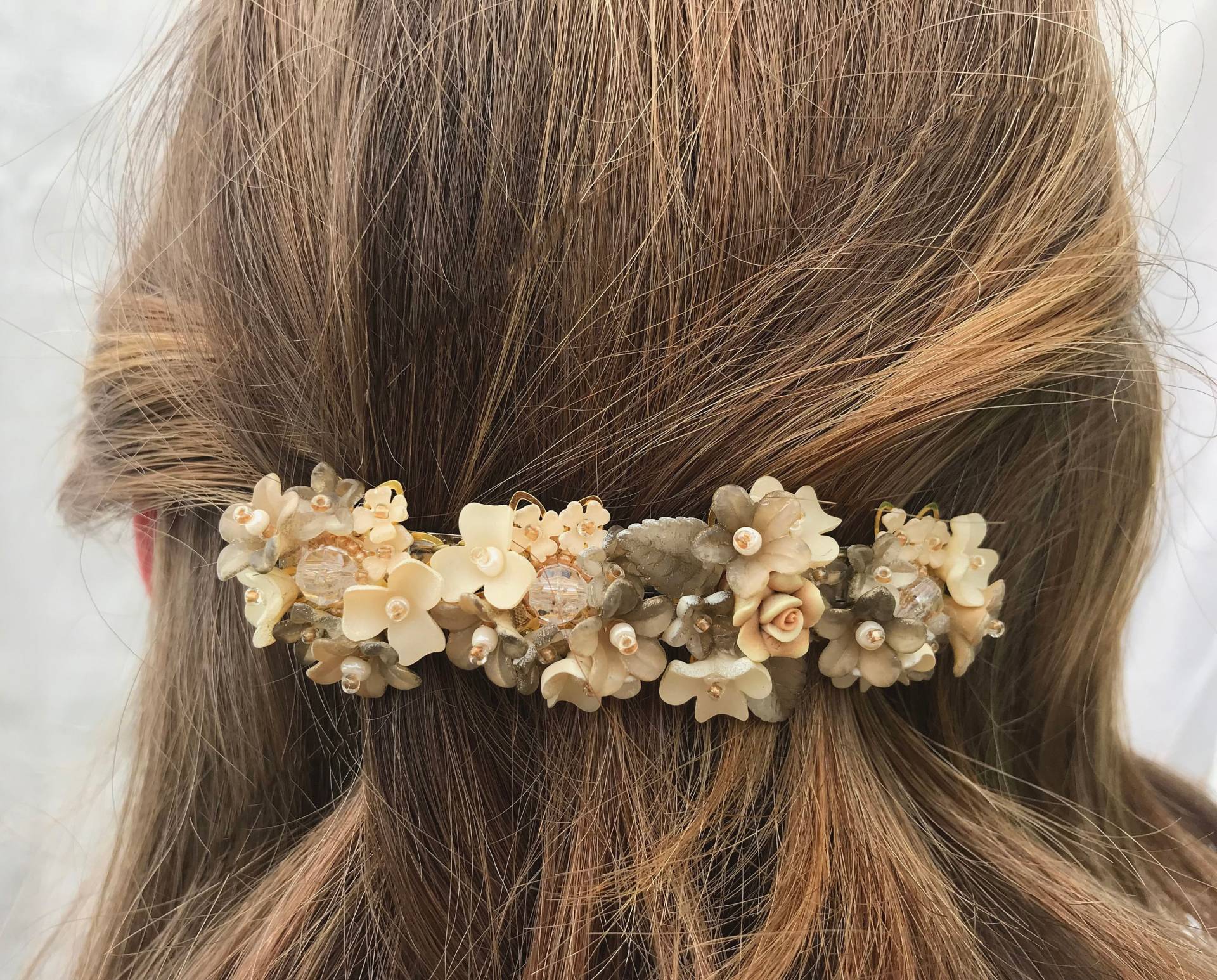 Creme Barrette Handperlen Haarspange Von Vintage Schmuck Designer Colleen Toland von ColleenToland