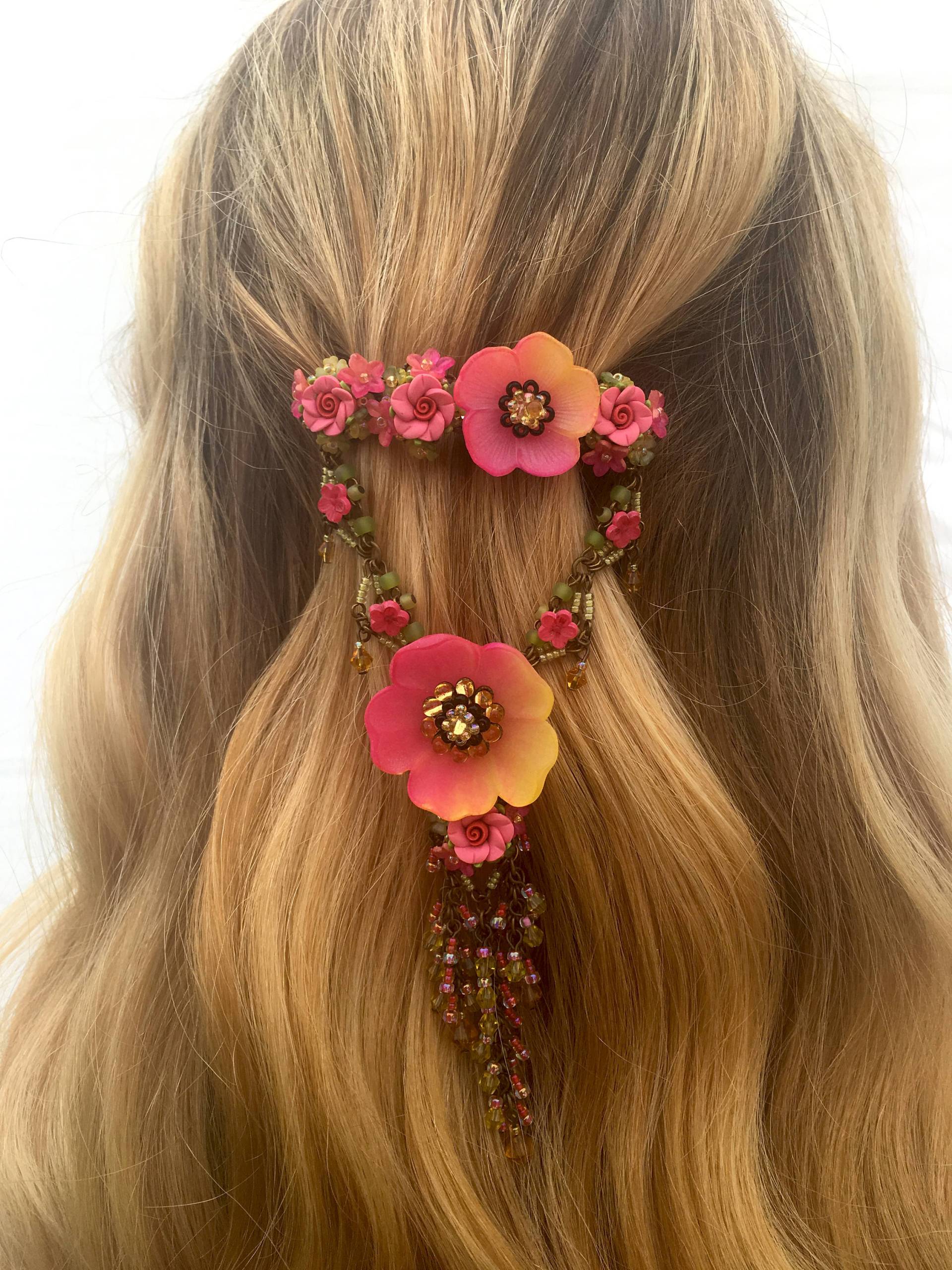 Fuchsia Hängende Handperlen-Haarspange Von Designer Colleen Toland von ColleenToland