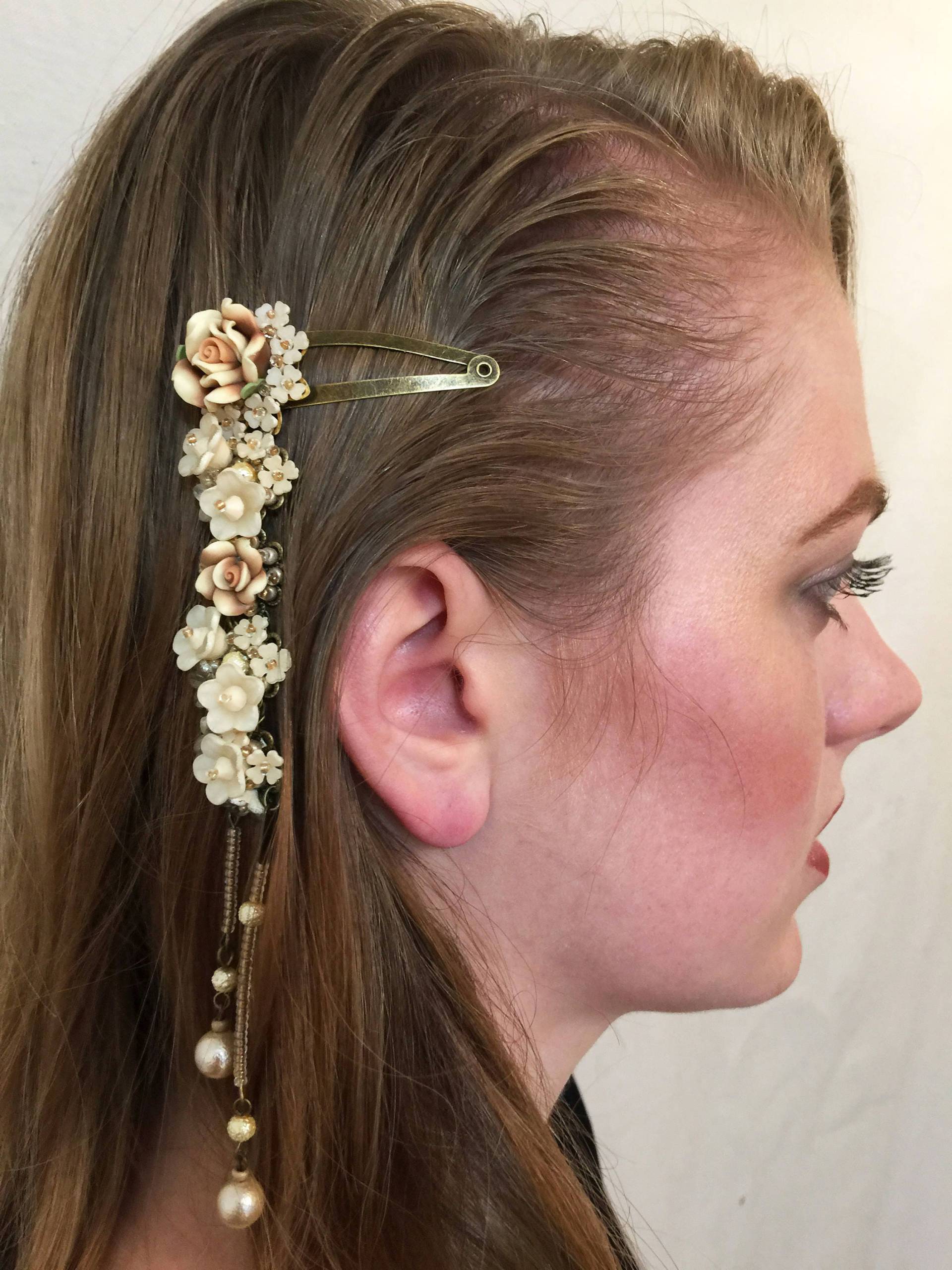 Hängender Perlenkristall in Creme Von Designer Colleen Toland von ColleenToland