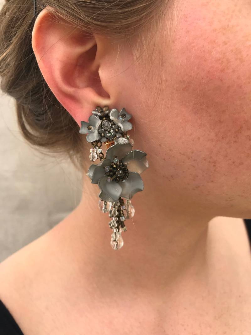 Paloma Silver/Grau Ohrhänger Mit Kristallen Von Vintage Schmuck Designerin Colleen Toland von ColleenToland